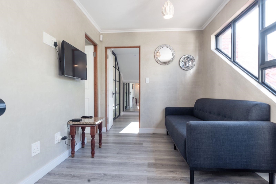 To Let 2 Bedroom Property for Rent in Green Point Western Cape